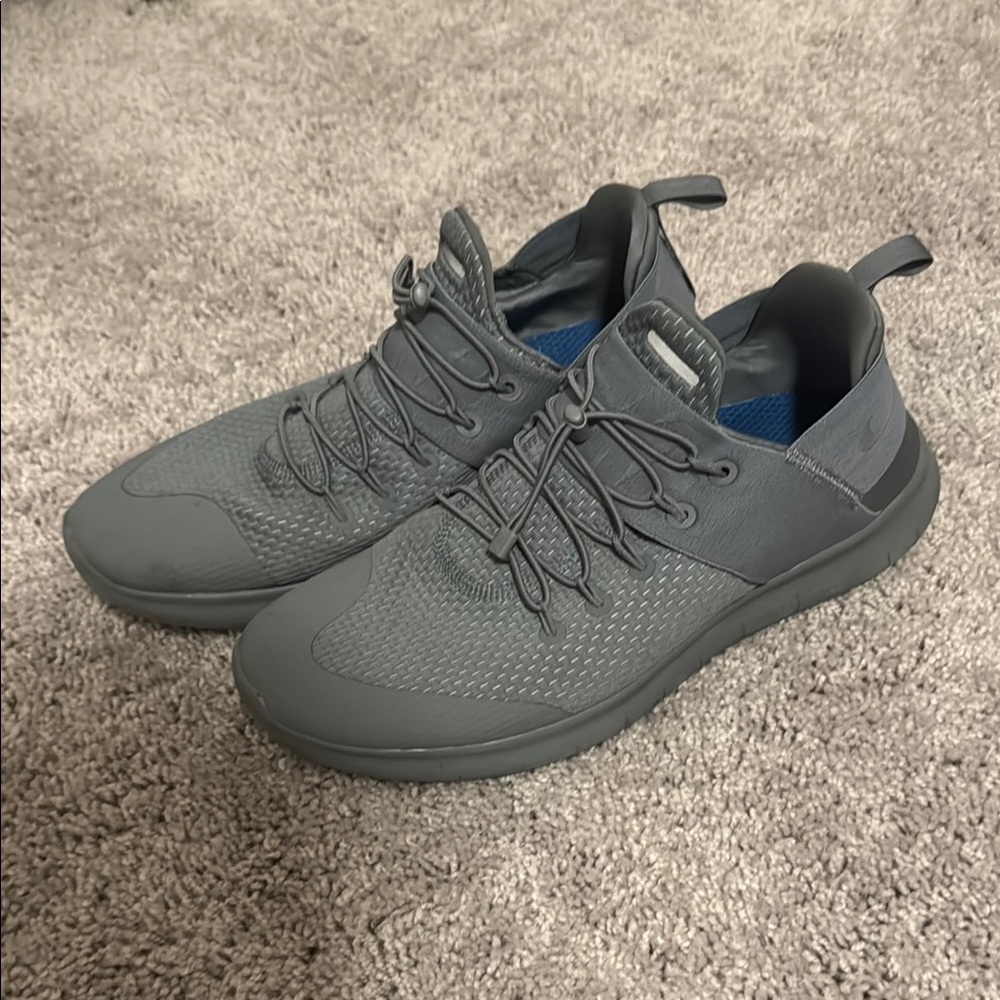 Men's Gray Athletic Shoes - Nike Free Commuter V1